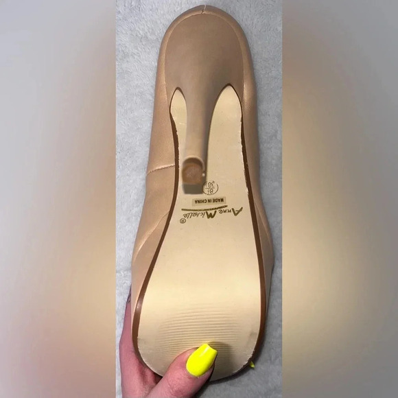 Anne Michelle Cream-Colored Closed-Toe Pumps – Size 8.5 - Picture 2 of 5